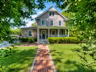 This Classic Treasure Is the Perfect Private Oasis