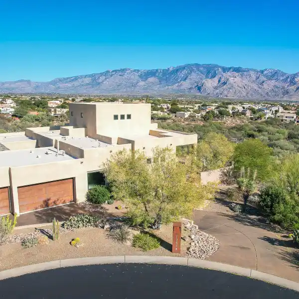 LUXURY CUSTOM ESTATE IN VISTOSO POINTE