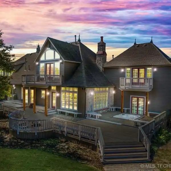 UNMATCHED LUXURY OASIS IN BIXBY