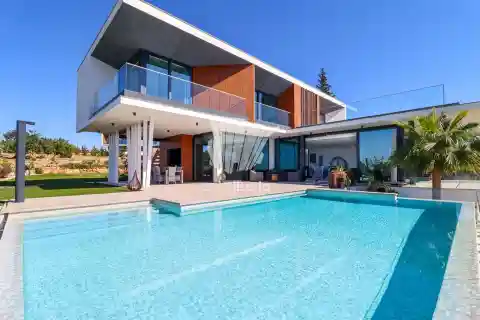 Spectacular Contemporary Villa