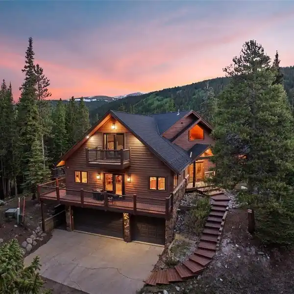 EXCEPTIONAL RED MOUNTAIN ESTATE