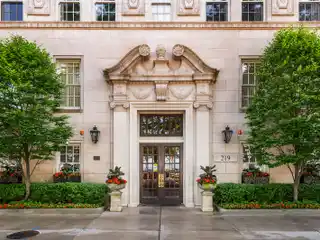 Exquisite Apartment in an Historic Gold Coast Building