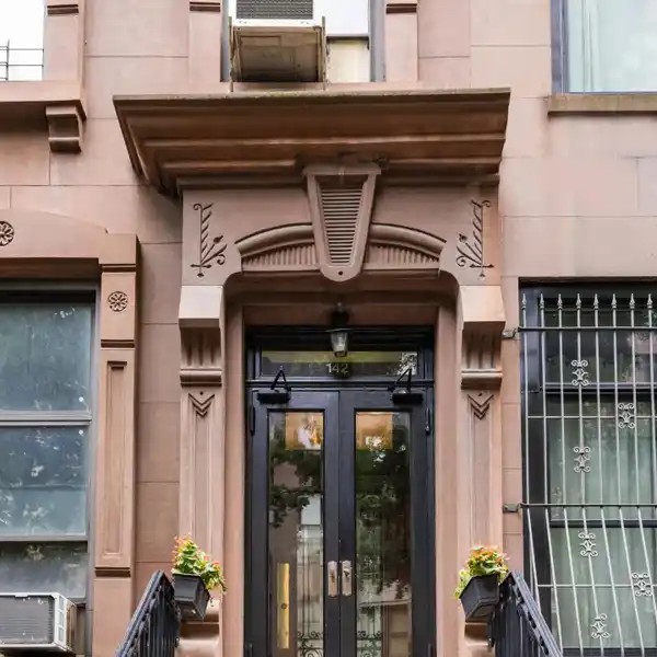 RARE TIMELESS TOWNHOUSE DUPLEX