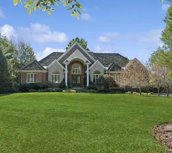 QUINTESSENTIAL BARRINGTON HILLS RESIDENCE