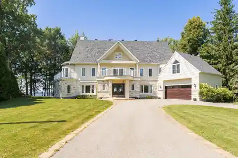 Private Cul-De-Sac Waterfront Estate