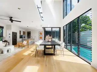 Contemporary Coastal Lifestyle in a Sought-after Enclave