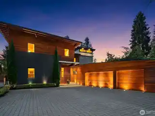 Modern Architectural Masterpiece with Commanding Views