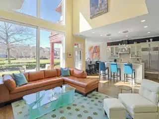 Rare Carriage House in Hudson Harbor