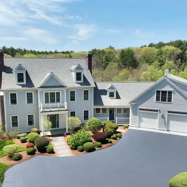 INCREDIBLE PROPERTY COMBINING PRIVACY AND CONVENIENCE