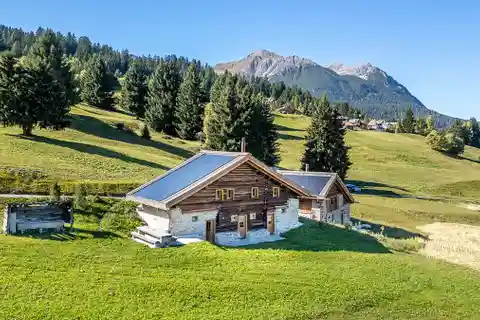 Tigignas: Opulently Refurbished Alm Hut Right on the Ski Piste