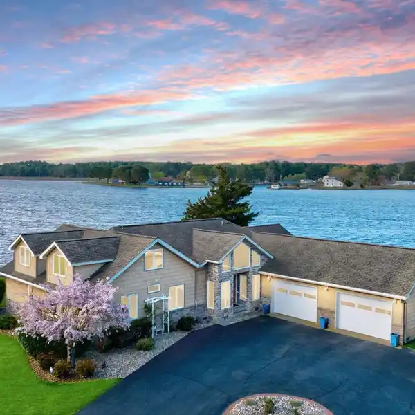WATERFRONT MASTERPIECE ON GRAYS CREEK