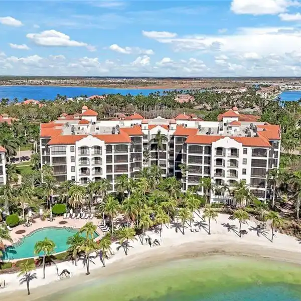 LUXURIOUS THIRD-FLOOR CONDO