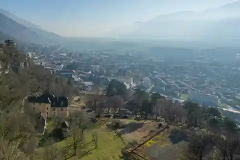 Expansive Estate in Prime Location