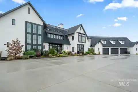 An Estate Designed for the Elite