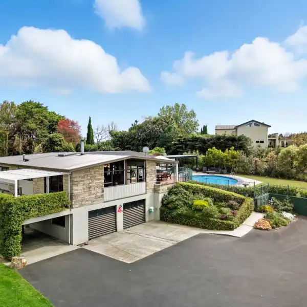 PANORAMIC SANCTUARY WITH SPA, POOL, AND PRIVACY