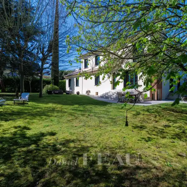 PEACEFUL TUSCAN-STYLE PROPERTY