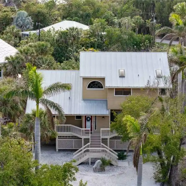 WONDERFUL PROPERTY ON A LARGE CORNER LOT