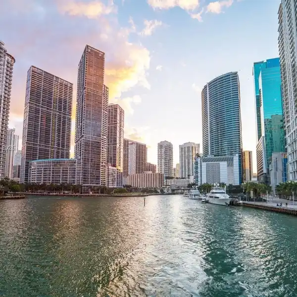 EXPERIENCE LUXURY LIVING AT EPIC RESIDENCES