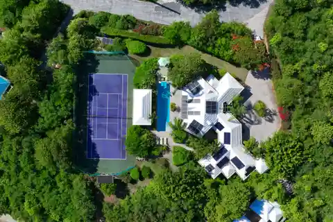 Tennis Villa - Classic Chocolate Hole Estate