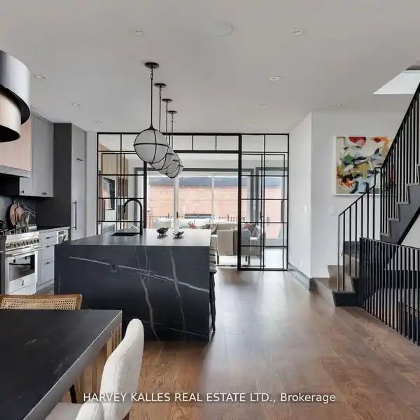 TORONTO VERSION OF A NEW YORK INDUSTRIAL SOFT LOFT
