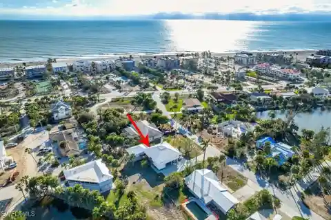 Charming Beach Cottage with Attached Bungalow