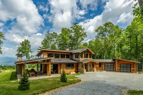 Modern Rustic Retreat with Exceptional Views