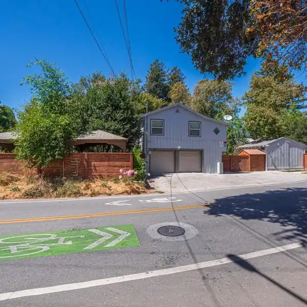 ONE-OF-A-KIND PROPERTY ALONG BRANCIFORTE CREEK