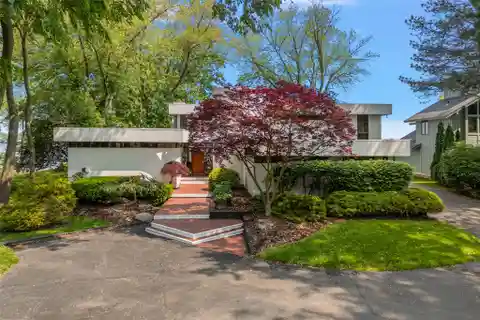 Exceptional Lakefront Living