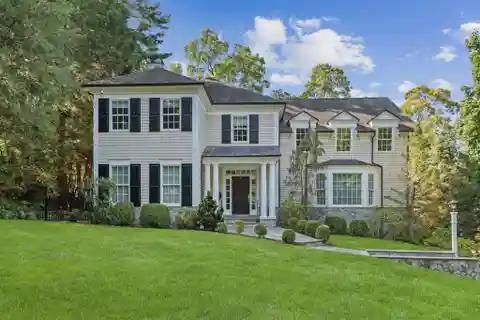 Young Colonial in the Heart of Fox Meadow
