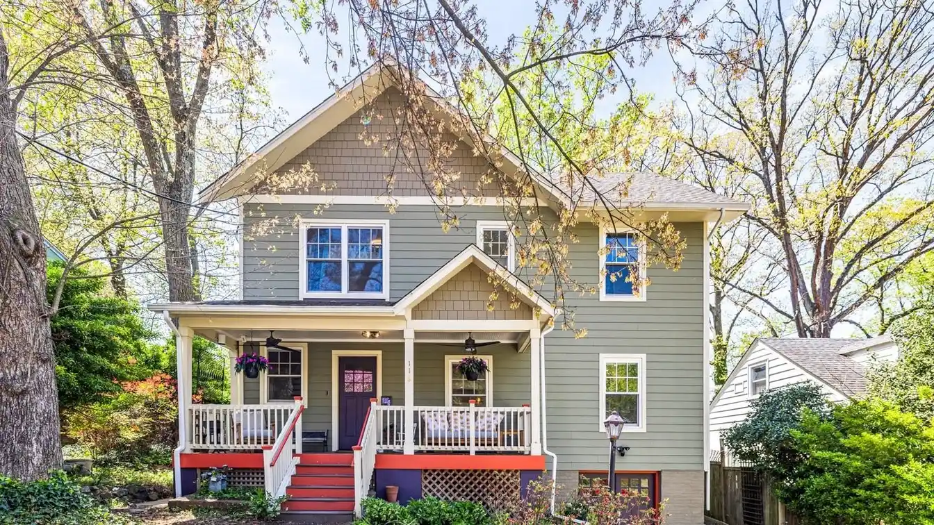Fully Renovated Home with Versatile Lower Suite