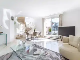 Sunny Duplex with Expansive Terrace Views