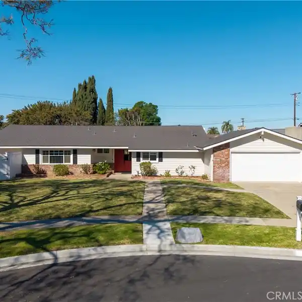 CHARMING SINGLE-STORY HOME