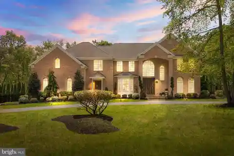 Show-Stopping Residence in Coveted Eagles Mere