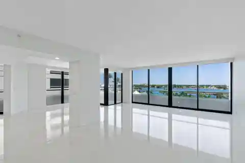 Beautifully Renovated Apartment with Sweeping Views