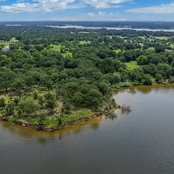 THE ULTIMATE LAKEFRONT PARADISE ON 25.5 ACRES