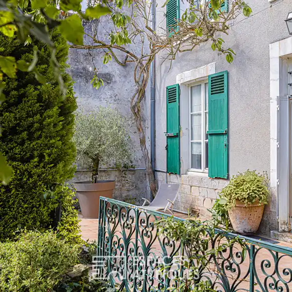 HISTORIC GRACE MEETS MODERN SOPHISTICATION