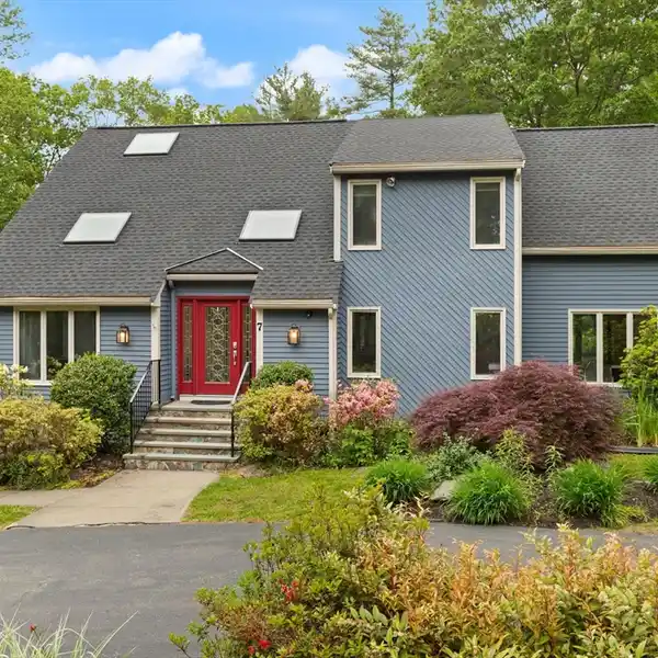 SUN-FILLED CONTEMPORARY HOME IN ELIOT HILL