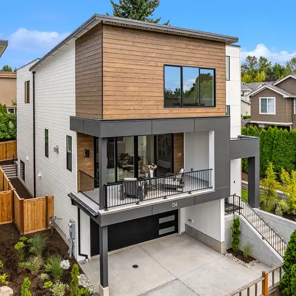 BRAND NEW MODERN HOME IN MOSS BAY