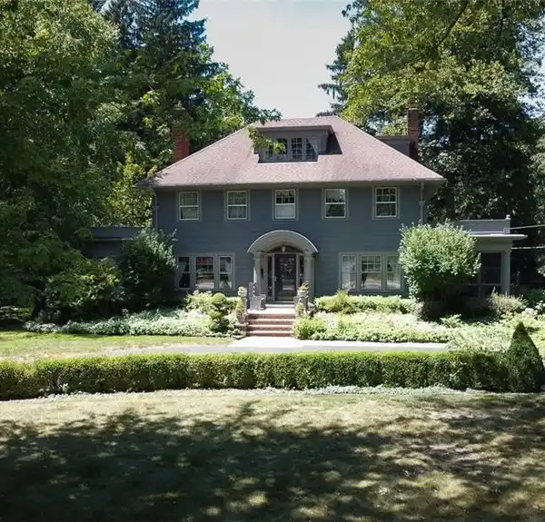 CLASSIC CHARM WITH MODERN UPDATES