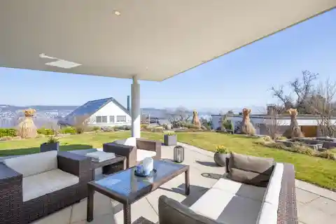 Wädenswil: Refined Living with Panoramic Views and Abundant Space