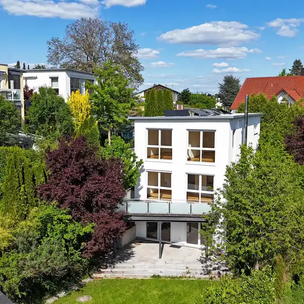 MODERN HOME IN A SERENE LOCATION