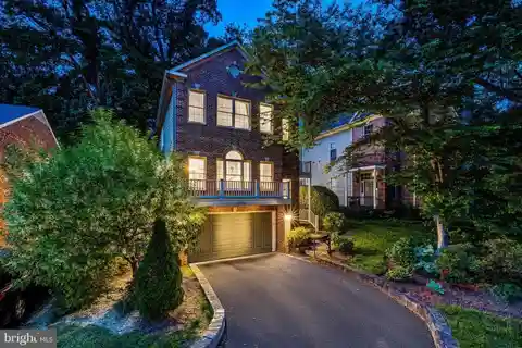 Serene Mclean Home Backing Peaceful Parkland