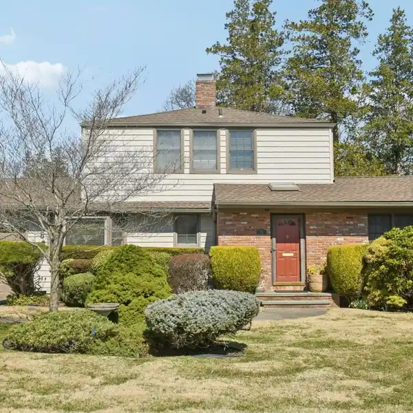 WONDERFUL SUNNY COLONIAL