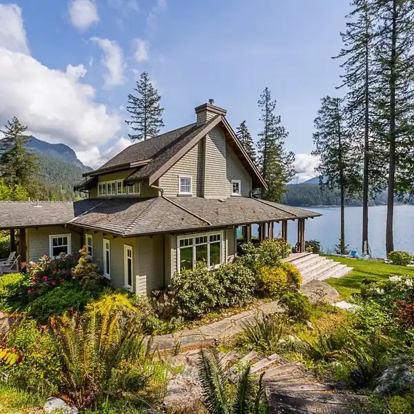 SPECTACULAR GAMBIER ISLAND WATERFRONT PROPERTY