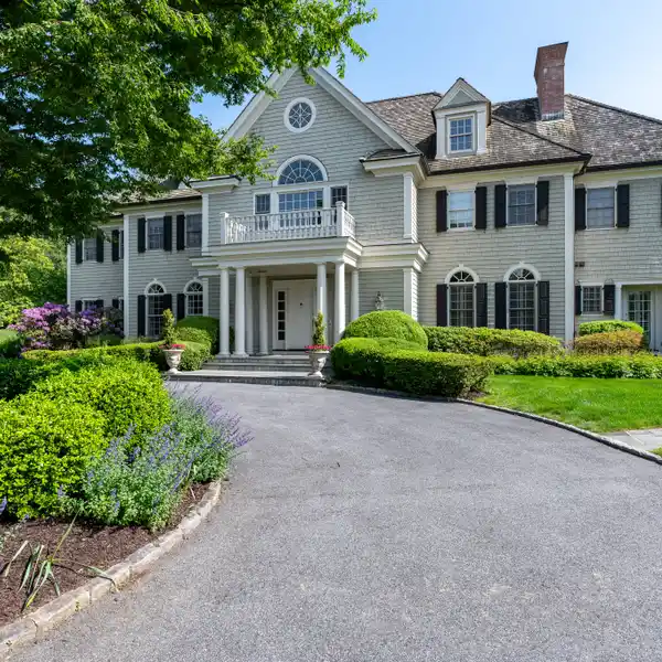 TIMELESS CLASSICISM ELEVATED TO A GRAND SCALE