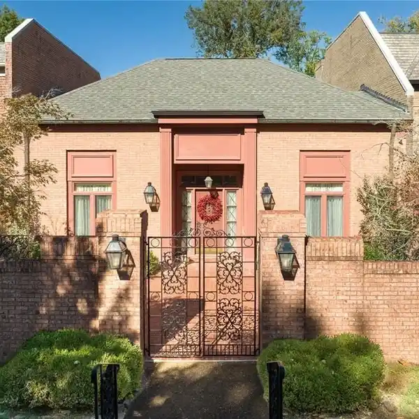 CLASSIC VILLA ELEGANCE WITH MODERN REFINEMENT