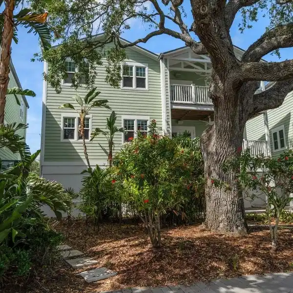 WATERFRONT OASIS WITH PRIVATE BOAT SLIPS