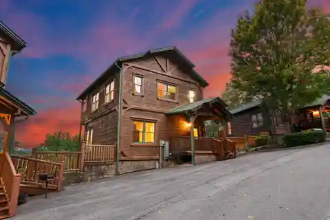 Stunning Multi-level Cabin