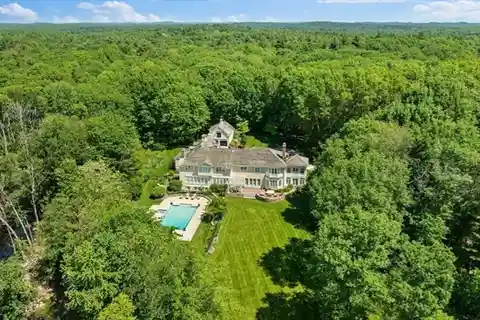 Elegance and Comfort on 7.4 Acres