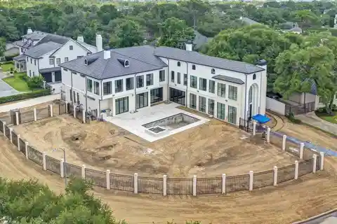 Amazing New Construction Residence in Tanglewood